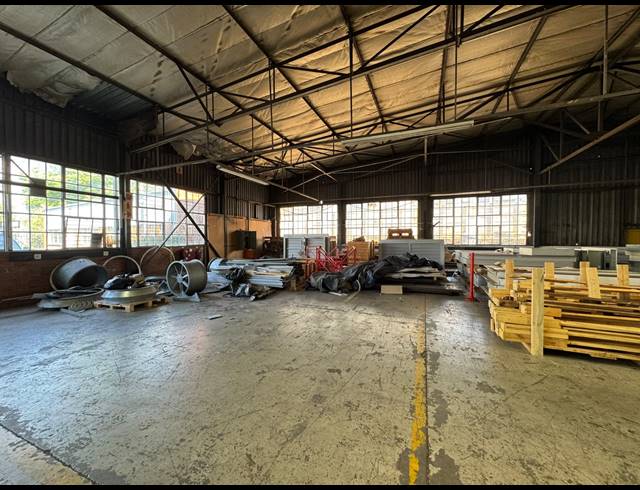742M² WAREHOUSE TO LET IN SPARTAN